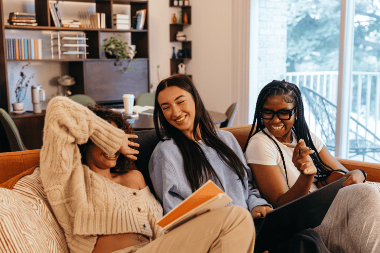 Wenn Feierabend nicht erholt: Wie wir Europas heiliges Abendritual zurückgewinnen können